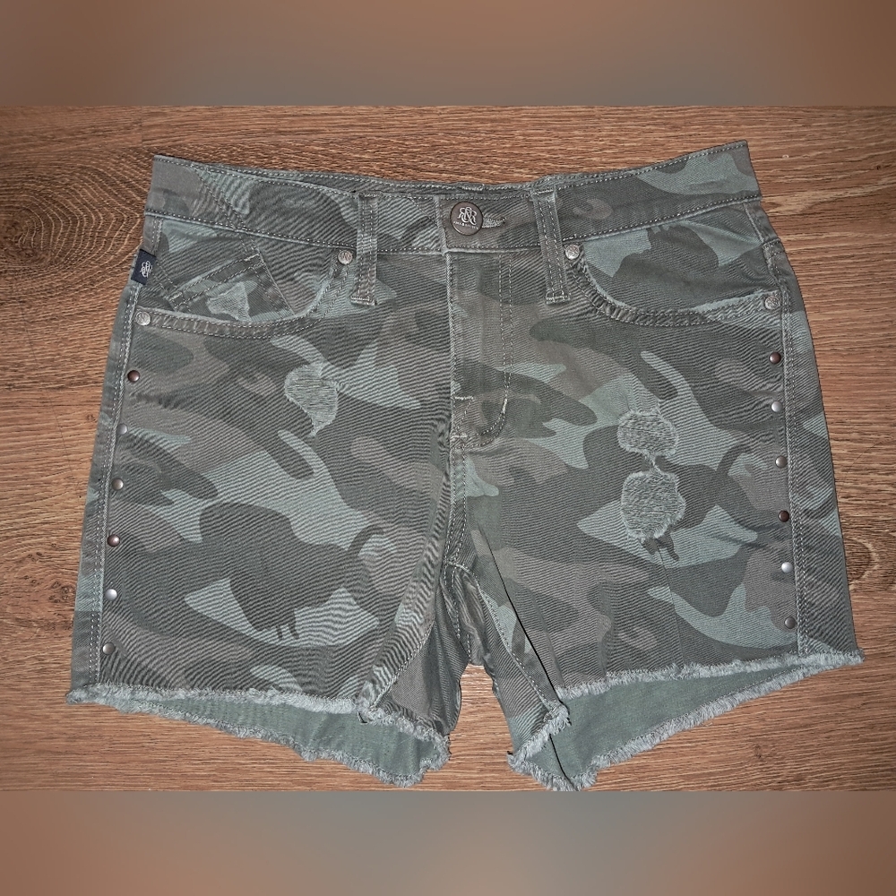 Rock & Republic NWOT Camo Shorts Frayed Hem Metal Studs Winged Skull Sz 4